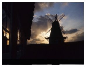 Solnedgang bag m&oslash;lleg&aring;rden og S&oslash;nderho M&oslash;lle