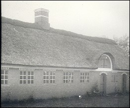 S�nderhohuset fotograferet formentlig ret kort tid efter dets genopf�relse. Foto: Johannes Lund Jacobsen