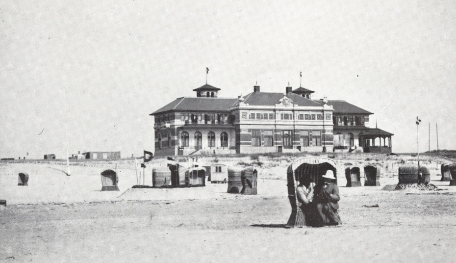 Kurhotellet ved Fan&oslash; Bad set fra stranden 1892