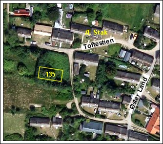 Samme sted og udsnit set p&aring; et moderne satellitfoto