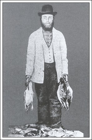 Cornelius Peters med fangne &aelig;nder