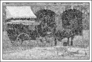 Char-a-banc'en venter uden for Hotel Kongen af Danmark