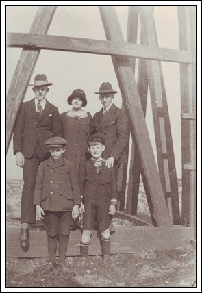 Familieudflugt til æ Kåver ca. 1925
