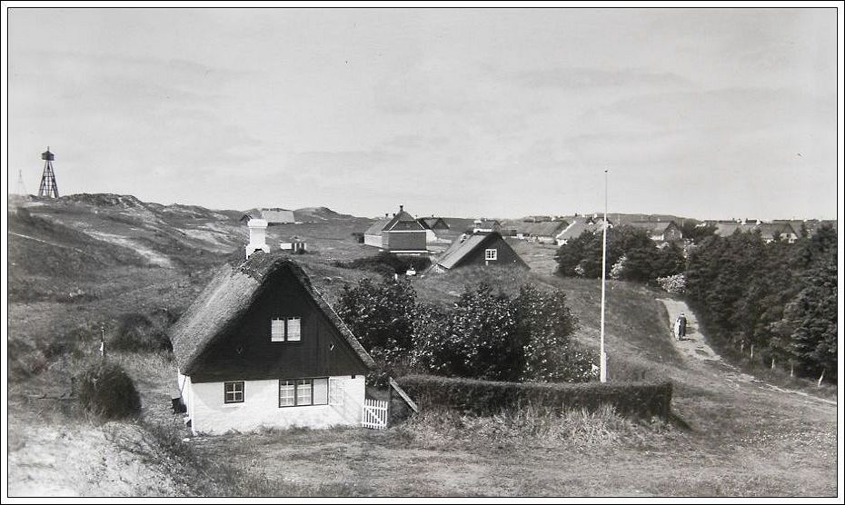 Æ kåver, Klithuset, fattighuset og Sønderho Skole og Kåvervej set fra øst