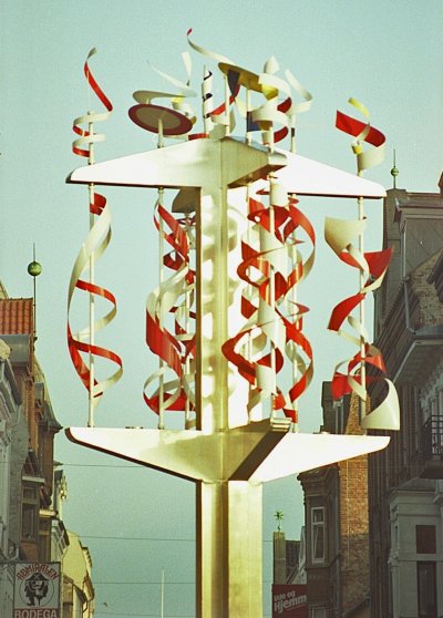 Per-Olof Ultvedts skulptur som den tog sig ud i solen f&aring; dage efter indvielsen. Foto: Per Hofman Hansen